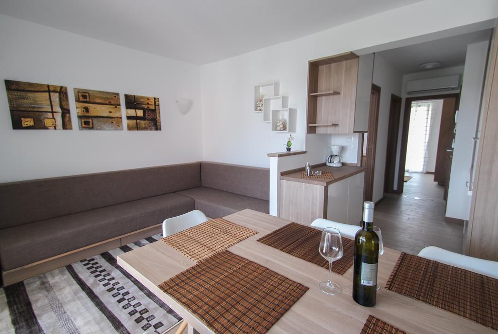 Apartments Villa Rivarella Novigrad  Ruang foto