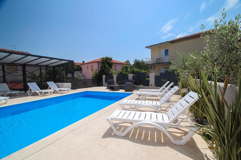 Apartments Villa Rivarella Novigrad  Ruang foto